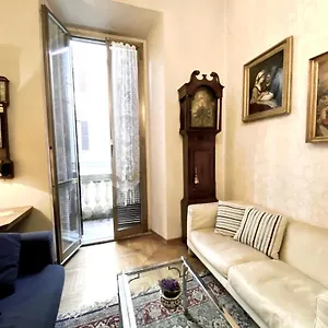 Traditional Style In The Center Apartment